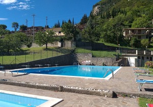 Mandorla with stunning lake view