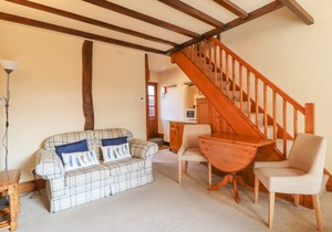 MANNA COTTAGE, romantic, character holiday cottage in Grassington