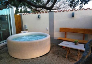 Manora guest pool house Sucuraj
