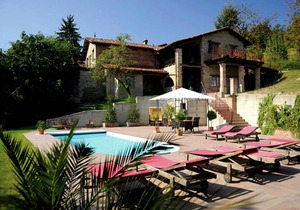 Mansion in Langhe with Pool and Winery Charm