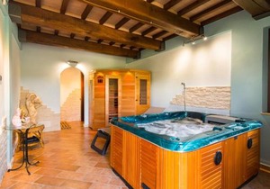 Mansion in Perugia with Pool & Green Hills