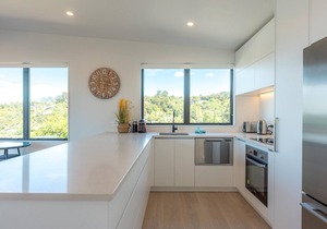 Marama Cottages - Luna Cottage - Located in the heart of Surfdale with outstanding views over the water this brand new 2 bedroom apartment is perfect for family holidays on Waiheke – walking distance to local beaches, off street parking for up to 2 v
