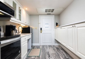 Marco Beach Ocean Suite 910 - Remodeled with Gulf View!