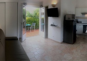 Marina N° 5, for 2 persons, air-conditioned, swimming pool, 800 m from the beach