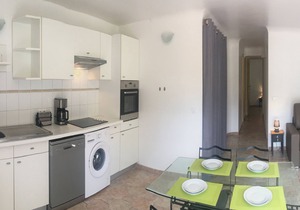 Marina N° 7, 6 people on the ground floor, air-conditioned, swimming pool