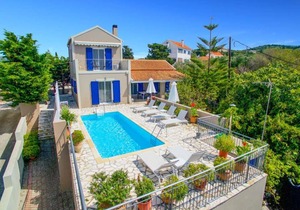 Markantonata Villa Sleeps 5 with Pool Air Con and WiFi