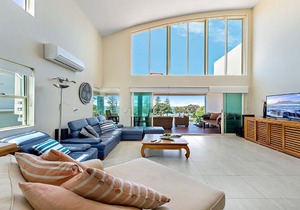 Marlin Cove Scarborough - water views & walk to cafes