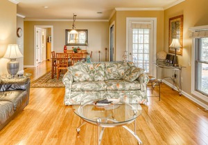 Marsh view villa with screened porch, free WiFi, and access to community pool!
