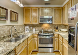 Marsh view villa with screened porch, free WiFi, and access to community pool!