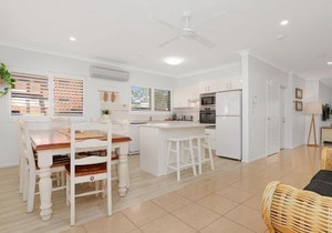 Martys Little Beach No 1 Two Story Apartment