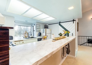 Marvelous & elegant two-story condo w/mtn views, private hot tub, gas fireplace