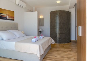 Mary2, Waterfront villa,Private pool,Tavern