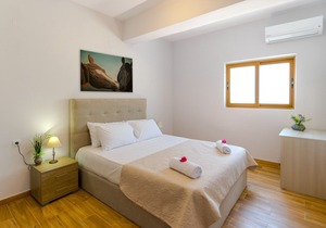 Mary3, Waterfront villa,Private pool,Tavern