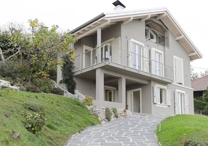Massino Visconti 2 bed apartment with lake views