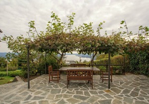 Massino Visconti 2 bed apartment with lake views