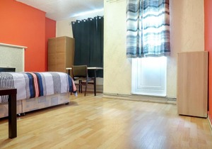 MAYDWELL HOUSE - DELUXE GUEST ROOM