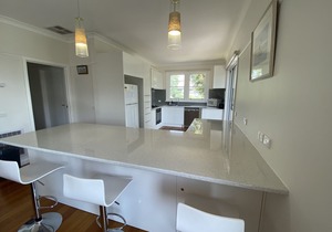McCrae: location, location! Boasting bay views with the beach a 5 minutes walk.