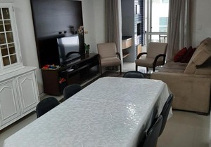 Meia Praia - apartamento com sacada ampla e churrasqueira, próximo a praia e a avenida principal.