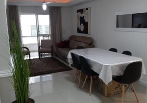 Meia Praia - apartamento com sacada ampla e churrasqueira, próximo a praia e a avenida principal.