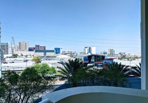 MGM Signature Balcony Suite 5805 NO RESORT FEE