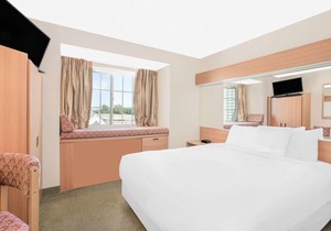 Microtel Inn & Suites by Wyndham Colfax/Newton