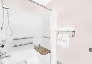 Microtel Inn & Suites by Wyndham Colfax/Newton