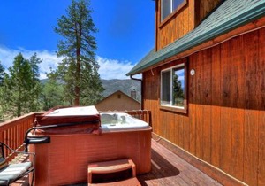 Mighty Bear Manor by AvantStay Elevated Cabin w Pine Tree Views Hot Tub Pool Table