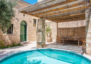 Milio's House with a private pool