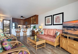 Million Dollar View from your large private lanai. Month of August discounted.