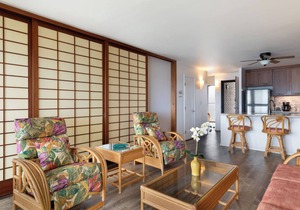 Million Dollar View from your large private lanai. Month of August discounted.