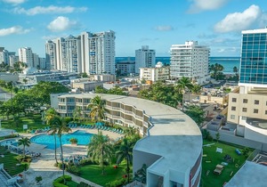 Min to The Beach! Near Contemporary Art Museum, Pool, Jet Skiing