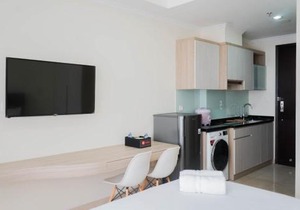 Minimalist and Homey Studio Menteng Park Apartment By Travelio