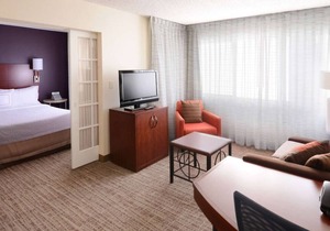 Minutes from Southern Methodist University! FREE Parking, Pets are welcome, Pool