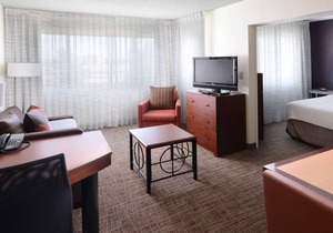 Minutes from Southern Methodist University! FREE Parking, Pets are welcome, Pool