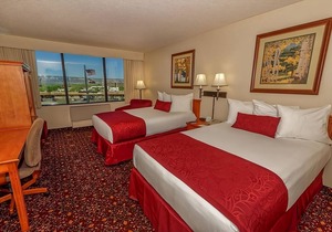 Minutes to Redlands Mesa Golf Course! 2 Spacious Units, Pool, Bar, Parking!