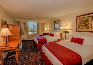 Minutes to Redlands Mesa Golf Course! 2 Spacious Units, Pool, Bar, Parking!