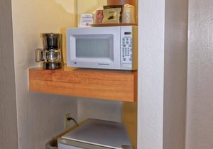 Minutes to Redlands Mesa Golf Course! 2 Spacious Units, Pool, Bar, Parking!