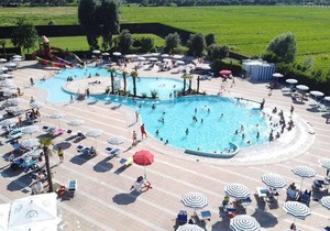 Mobilehome with pools for young and old