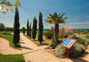 Mobilehome with tennis court and outdoor pool