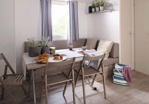 Mobilehome with tennis court and outdoor pool