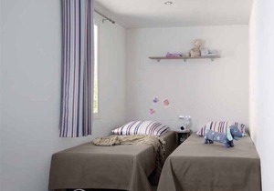 Mobilehome with tennis court and outdoor pool