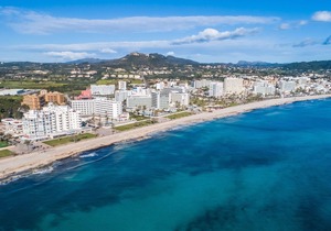 Mod. Apartment in Cala Millor, directly on the sea, free WIFI, up to 4 pers.