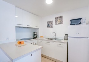 Mod. Apartment in Cala Millor, directly on the sea, free WIFI, up to 4 pers.
