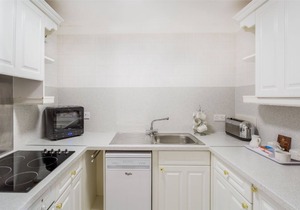 Modern 1-Bed Apartment | Seaside Resort | Sleeps 4