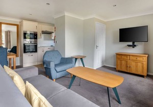 Modern 1-Bed Apartment | Seaside Resort | Sleeps 4