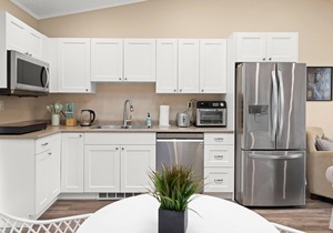 Modern 1 bed suite on Oceanfront Property, Parking
