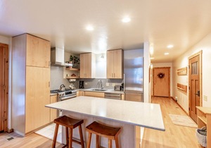 Modern 1 bedroom in Ski Trails by RedAwning