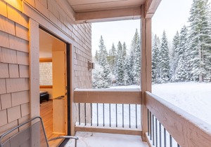Modern 1 bedroom in Ski Trails by RedAwning