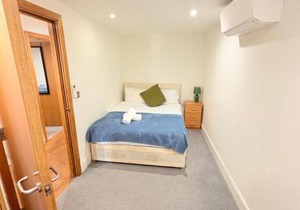 Modern 2 Bed 2 Bath Apartment Hyde Park