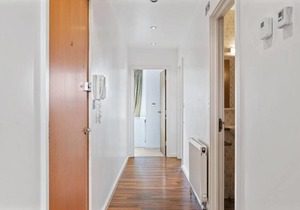 Modern 2 Bed,2 Bath East London apt with Balcony